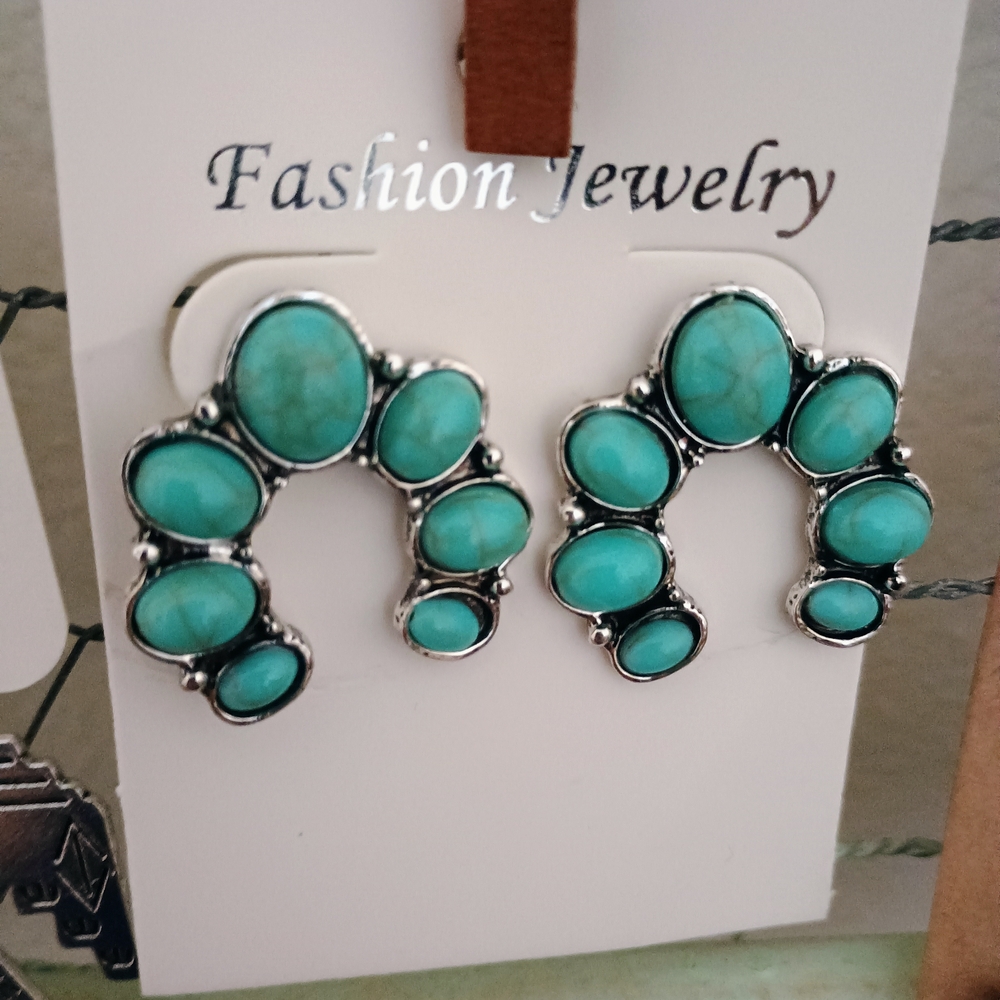 Fashion Jewelry Turquoise and Silver Earrings